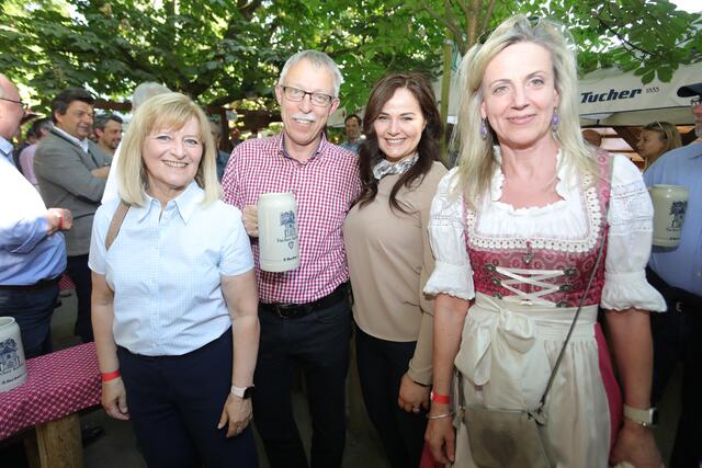 Impressionen von der "Wirtschafts- &amp; Presserunde am Berch" im Tucher-Keller auf der Erlanger Bergkirchweih 2023. | Foto: Jürgen Friedrich