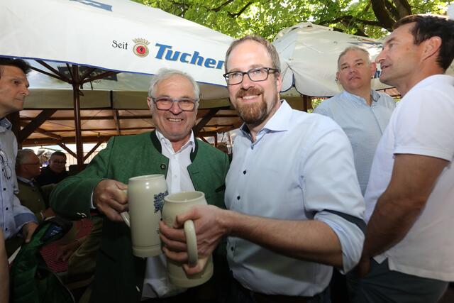 Impressionen von der "Wirtschafts- &amp; Presserunde am Berch" im Tucher-Keller auf der Erlanger Bergkirchweih 2023. | Foto: Jürgen Friedrich