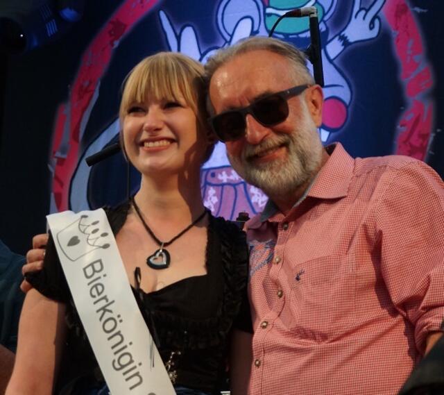 Bierkönigin Sissy Graf und 1. Vorstand Harald Patzelt. | Foto: Stammtischgesellschaft Unterasbach e.V.