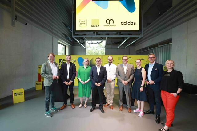 Eröffnung des Digitalfestival 2022 im Zukunftsmuseum Nürnberg mit Gesundheitsminister Klaus Holetschek (Mitte).  | Foto: Udo Dreier