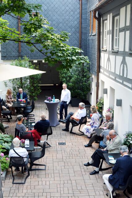 Der Innenhof des Cafe Luise bei schönstem Sommerwetter. | Foto: Ludwig Erhard Zentrum 