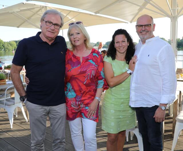 Uwe und Alexandra Feser (li., Feser-Graf Gruppe) mit Jochen Scharf und Sarah Dürschinger. | Foto: Jürgen Friedrich