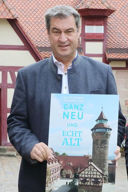 Ministerpräsident Dr. Markus Söder eröffnet eine Sonderausstellung in seiner Heimatstadt.  | Foto: Jürgen Friedrich
