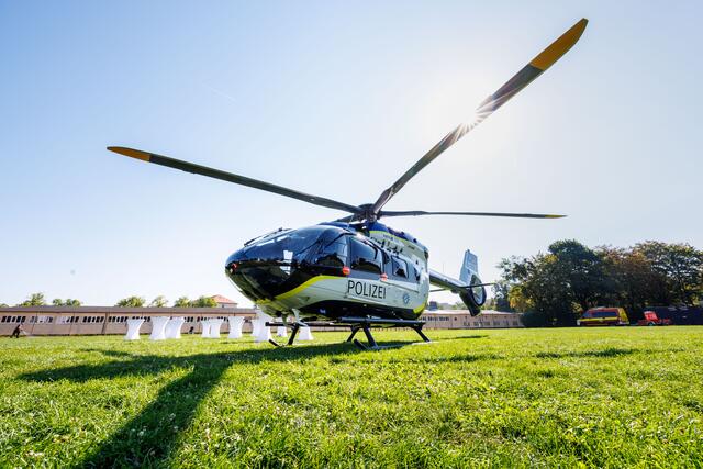 Bayerns Ministerpräsident Dr. Markus Söder und Innenminister Joachim Herrmann stellen die ersten neuen Polizeihubschrauber vor: Technologischer Quantensprung - für eine hochmoderne und noch leistungsfähigere Polizei. | Foto: Matthias Balk/Bayerisches Staatsministerium des Innern