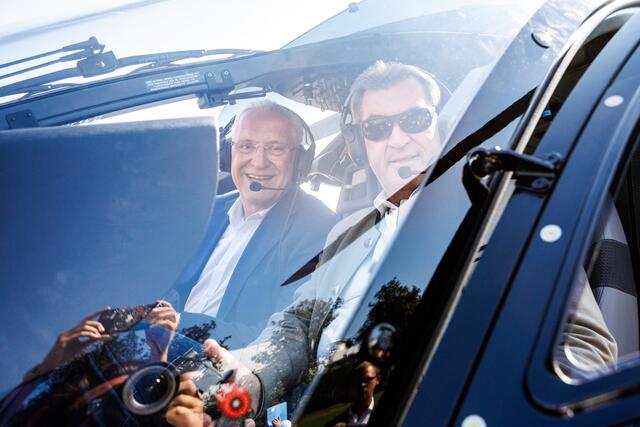Bayerns Ministerpräsident Dr. Markus Söder und Innenminister Joachim Herrmann stellen die ersten neuen Polizeihubschrauber vor: Technologischer Quantensprung - für eine hochmoderne und noch leistungsfähigere Polizei. | Foto: Matthias Balk/Bayerisches Staatsministerium des Innern