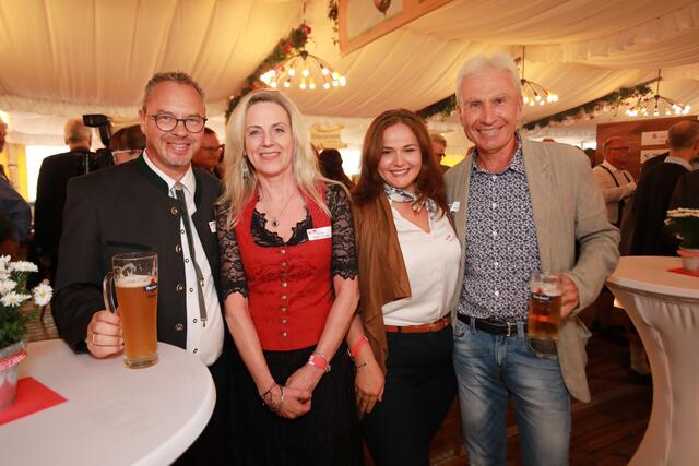 Foto: Impressionen vom Volksfest Stammtisch "Business meets Media" bei "Gigerlas" Lössel am 29. August 2023. Fotos: Jürgen Friedrich / Udo Dreier