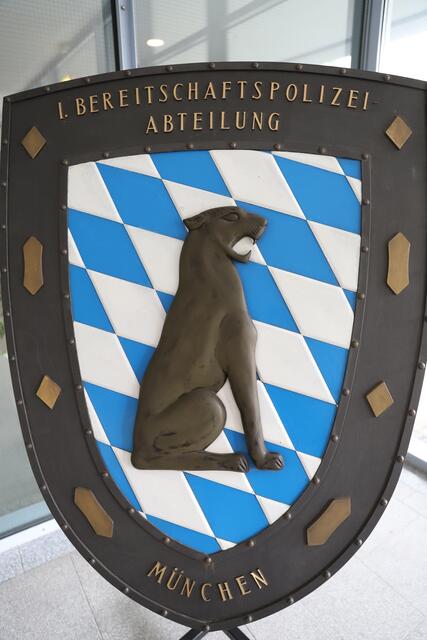 Innenminister Joachim Herrmann stellt anlässlich des 50-jährigen Jubiläums gemeinsam mit dem Leiter der südbayerischen Spezialeinheiten, Polizeidirektor Andreas Huber, die Historie und die Bedeutung der Spezialeinheiten in Bayern vor.  | Foto: Bayerisches Innenministerium