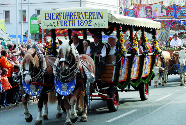 Der Festzug mit den Erntedank-Gaben ist das Highlight der Michaeliskirchweih. | Foto: Mittelsdorf