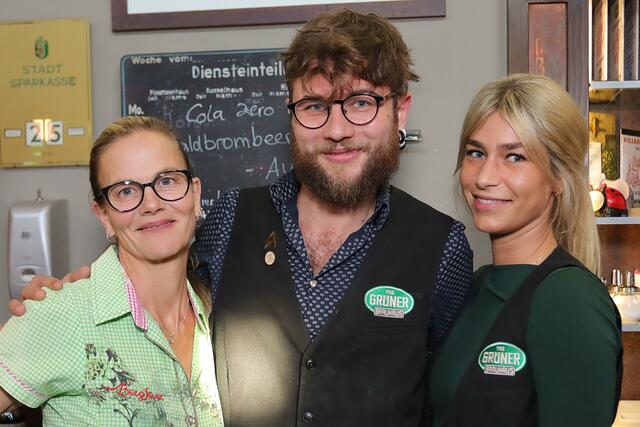 Foto: Jürgen Friedrich  -  Impressionen von der Bierprobe vor der Fürther Michaelis Kirchweih im Grüner Brauhaus.