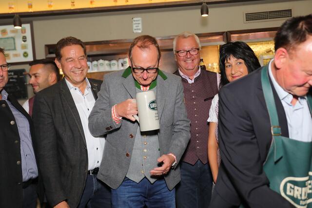 Foto: Jürgen Friedrich  -  Impressionen von der Bierprobe vor der Fürther Michaelis Kirchweih im Grüner Brauhaus.