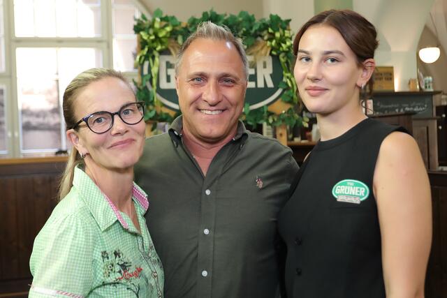 Foto: Jürgen Friedrich  -  Impressionen von der Bierprobe vor der Fürther Michaelis Kirchweih im Grüner Brauhaus.