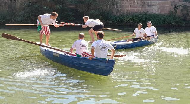 Das beliebte Fischerstechen auf der Pegnitz während des Nürnberger Altstadtfestes bezog wieder zahlreiche Besucher an. | Foto: Altstadtfest Nürnberg e.V./Stefan Grundler