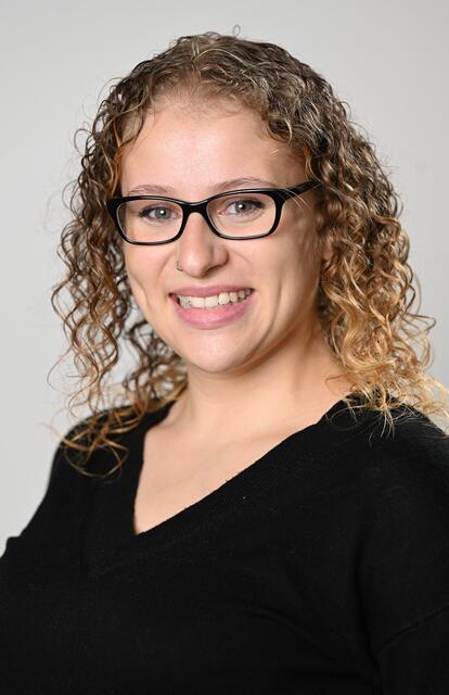 Jacquelina Menter (19), 1,66 groß, Auszubildende. Hobbys: Gardetanz, Lesen, die Natur genießen.  | Foto: Stadt Nürnberg / Christine Dierenbach