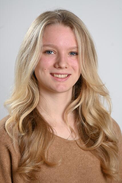 Claire Hüttinger (17), 1,72 groß, Schülerin des Melanchthon-Gymnasiums. Hobbys: Tanzen, Skifahren, Freunde treffen. | Foto: Stadt Nürnberg / Christine Dierenbach
