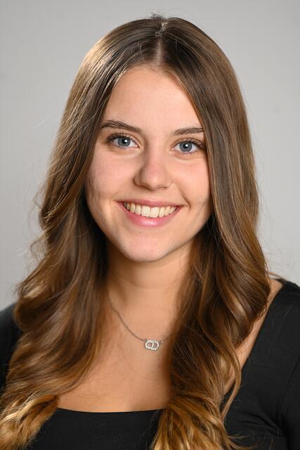 Clara Schempp (18), 1,72 groß,Auszubildende. Hobbys: Skifahren, Klavier spielen, Schwimmen.  | Foto: Stadt Nürnberg / Christine Dierenbach