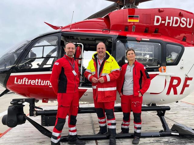 Bereit fürs Abenteuer Luftrettung Nürnberg: Christian Vogel absolvierte eine Schicht im Rettungshubschrauber.  | Foto: oh/Christian Vogel