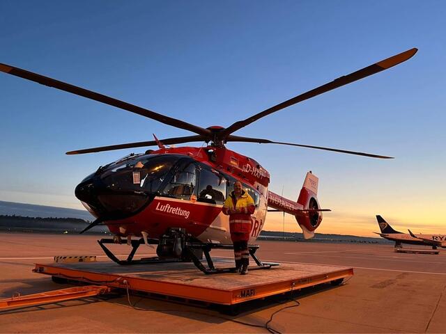 Bereit fürs Abenteuer Luftrettung Nürnberg: Christian Vogel absolvierte eine Schicht im Rettungshubschrauber.  | Foto: oh/Christian Vogel