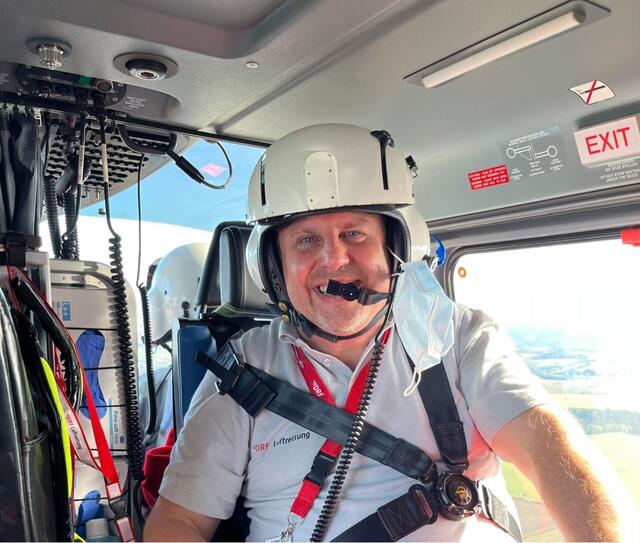 Bereit fürs Abenteuer Luftrettung Nürnberg: Christian Vogel absolvierte eine Schicht im Rettungshubschrauber.  | Foto: oh/Christian Vogel