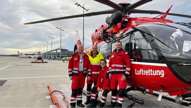 Bereit fürs Abenteuer Luftrettung Nürnberg: Christian Vogel absolvierte eine Schicht im Rettungshubschrauber.  | Foto: oh/Christian Vogel