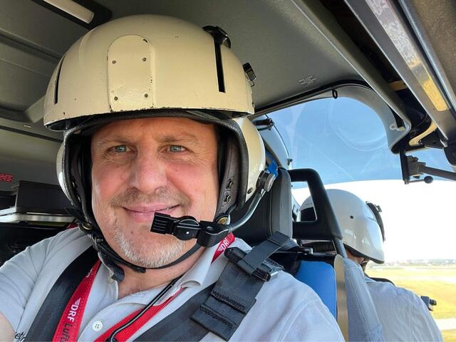 Bereit fürs Abenteuer Luftrettung Nürnberg: Christian Vogel absolvierte eine Schicht im Rettungshubschrauber.  | Foto: oh/Christian Vogel