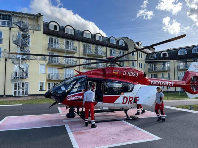 Bereit fürs Abenteuer Luftrettung Nürnberg: Christian Vogel absolvierte eine Schicht im Rettungshubschrauber.  | Foto: oh/Christian Vogel