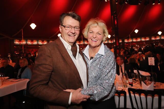 Gäste der Premiere: CSU-Bundestagsabgeordneter Michael Frieser &amp; Gattin Stefanie.  | Foto: Jürgen Friedrich