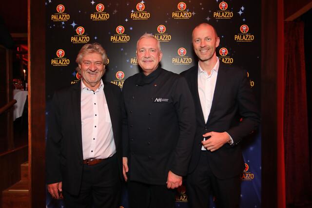 Alexander Herrmann bei der PALAZZO-Premiere mit Prof. Dr. Peter Krug (stv. Vorstand Datev, li.) und FCN-Manager Niels Rossow. | Foto: Jürgen Friedrich