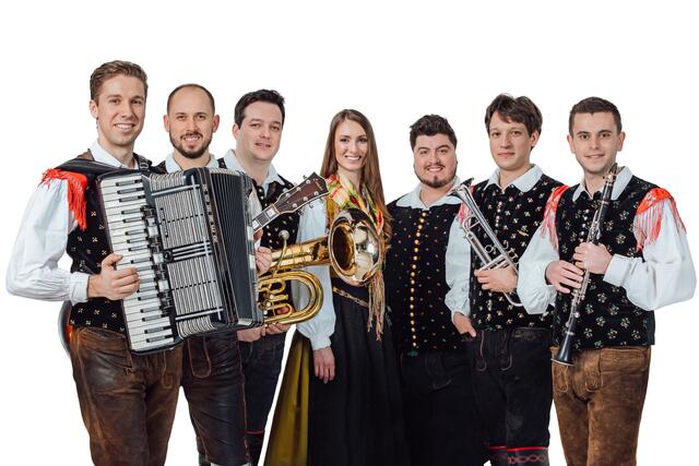 Egerländer &amp; Oberkrainer Tour 2024, am 27. April 2024 in der Meistersingerhalle in Nürnberg. | Foto: Rok Mlinar