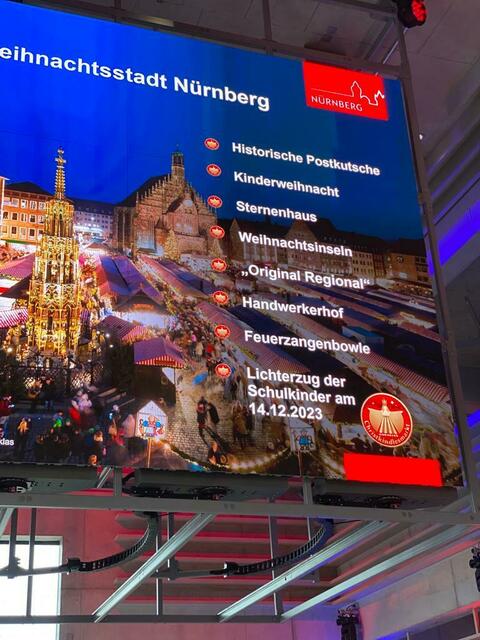 Erlebniswelt Christkindlesmarkt. Der Lichterzug der Kinder findet heuer zum 73. Mal statt. Auch in diesem Jahr führt das Christkind den Zug der rund 1.000 Kinder am 14. Dezember bis hinauf zur Burg.  | Foto: Nicole Fuchsbauer