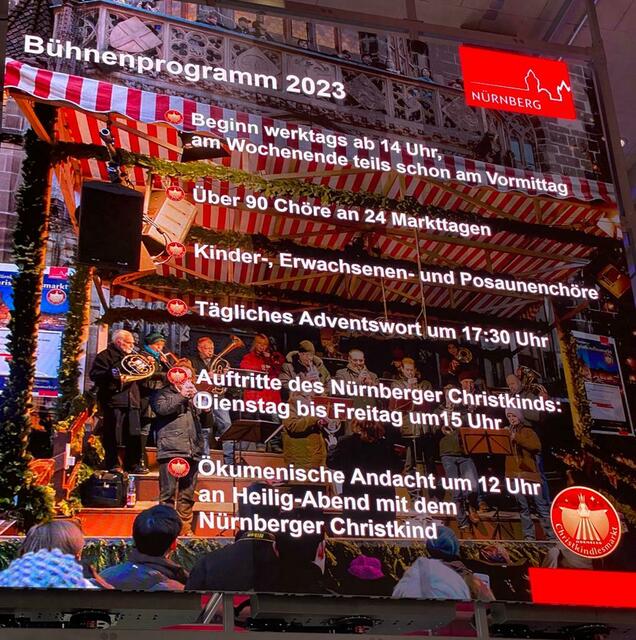 Bühnenprogramm auf dem Christkindlesmarkt.  | Foto: Nicole Fuchsbauer