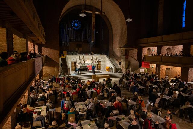 Staatstheater in der Vesperkirche.  | Foto: David Klumpp