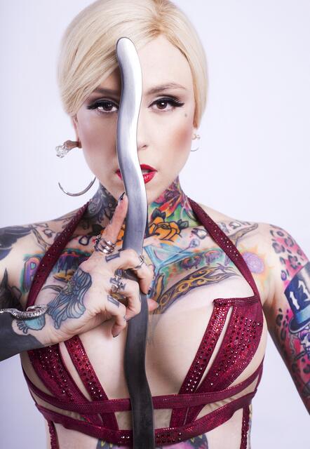 Die Australierin Lucky Hell ist eine glamouröse Draufgängerin. | Foto: Flic Flac