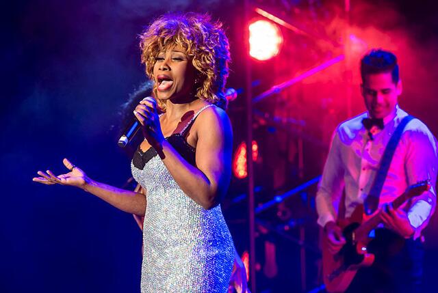 Verblüffend nah am Original: Dorothea „Coco“ Fletcher als Tina Turner in "SIMPLY THE BEST - Die Tina Turner Story". Am 18. April 2024 (20 Uhr) in der Meistersingerhalle. | Foto: SIC