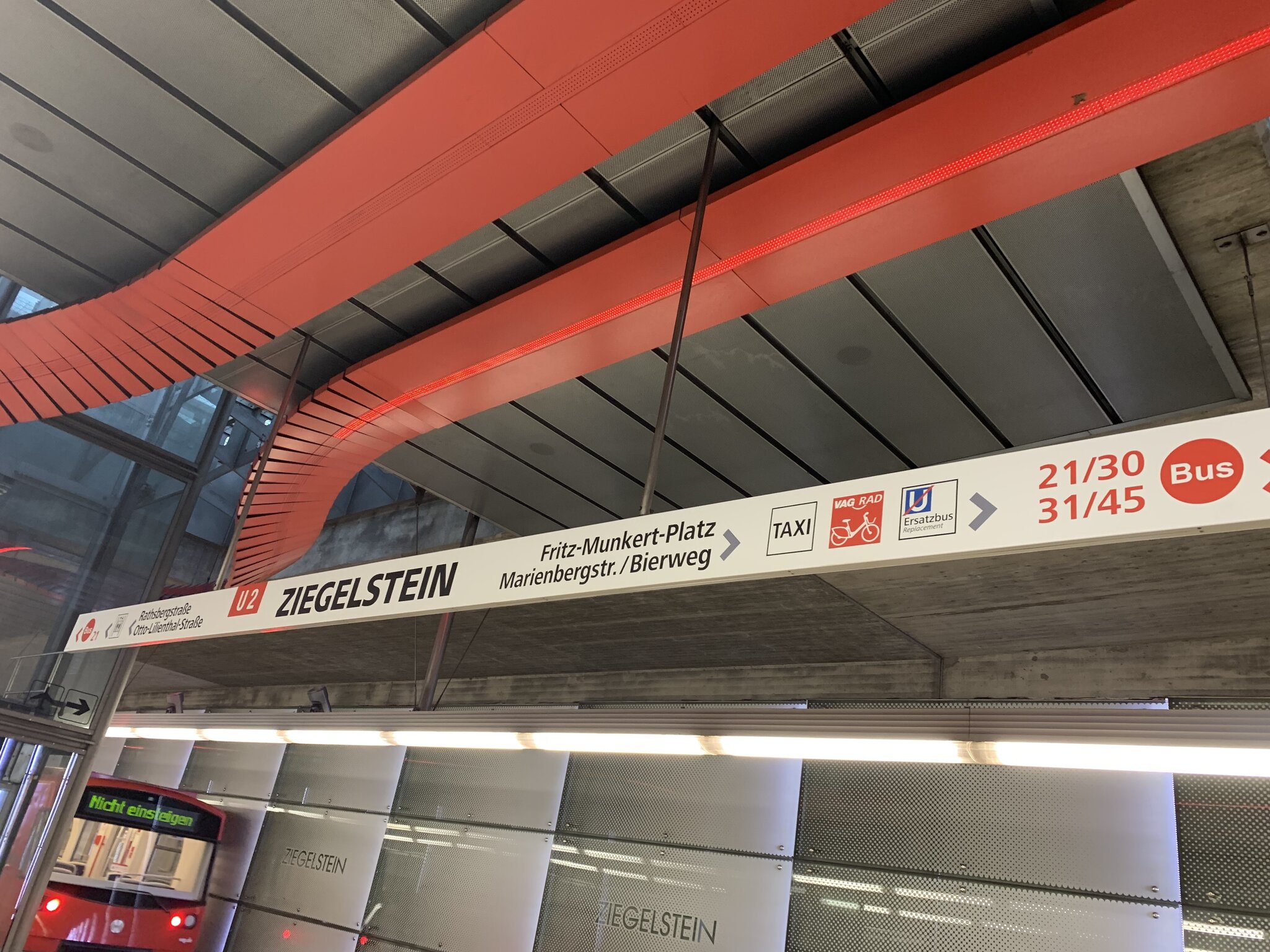 U Bahnhof Miquel Adickes Allee 15 Uhr 30 Scharfreiterring & Muggenhof generalsaniert: Schöner, neuer, heller: 26