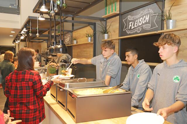 Foto: Ebersberger/Stadt Fürth. Ein großzügiger Wohltäter spendiert schon zum 10. Mal ein Festmahl für Bedürftige.