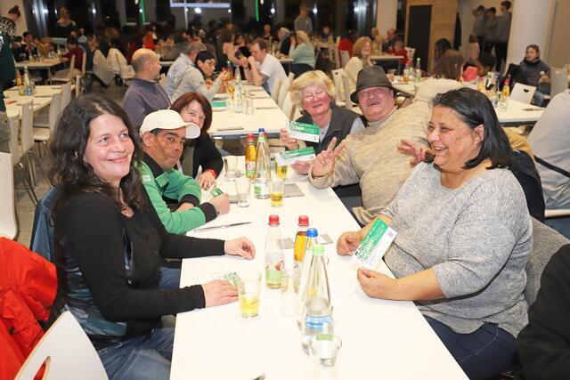 Foto: Ebersberger/Stadt Fürth. Ein großzügiger Wohltäter spendiert schon zum 10. Mal ein Festmahl für Bedürftige.
