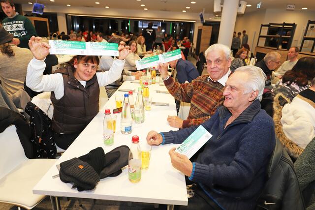 Foto: Ebersberger/Stadt Fürth. Ein großzügiger Wohltäter spendiert schon zum 10. Mal ein Festmahl für Bedürftige.