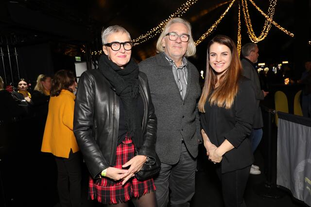 Wolfgang Schlosser (Fruchtecke) mit Gattin Angie und Gastgeberin Larissa Kastein. | Foto: Jürgen Fríedrich