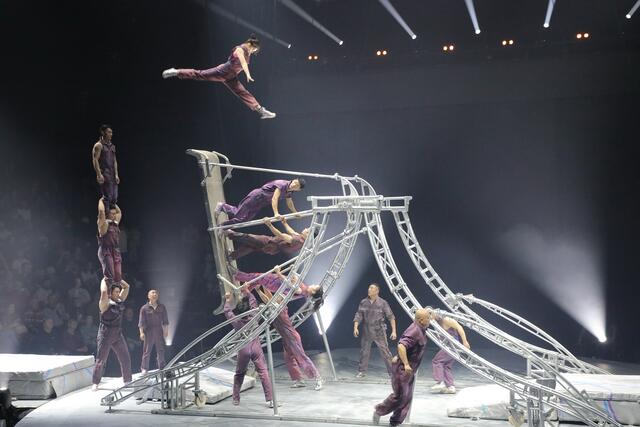 Die Wuhan-Truppe und ihre Riesenschaukel ziehen nach dem Gastspiel in Nürnberg sogar weiter zum Int. Circusfestival von Monte-Carlo. | Foto: Jürgen Fríedrich