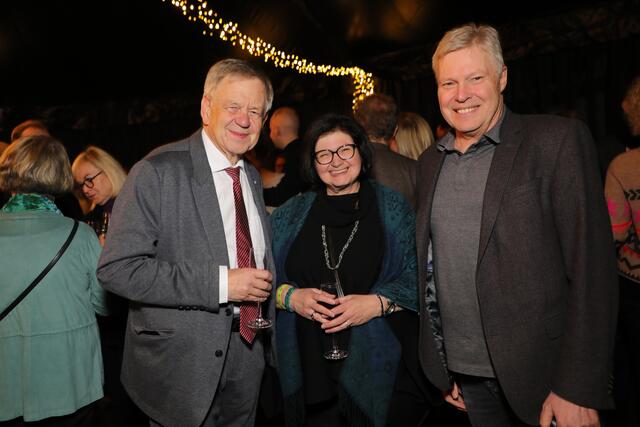 Landtagsvizepräsident Karl Freller (CSU, li.) mit Ehefrau Monika und MarktSpiegel-Geschäftsführer Harald Greiner. | Foto: Jürgen Fríedrich