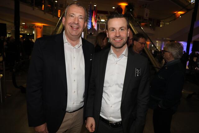 Stefan Schindler, Vorstandsvorsitzender Sparda-Bank Nürnberg (li.) und sein Vorstandskollege Jakob Hauptmann.