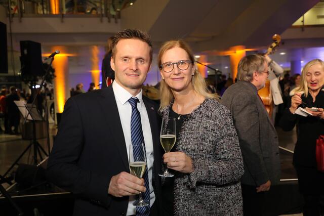 Bezirksrätin Jenny Baier (CSU) mit Markus Portuné (CSU-Ortsvorsitzender Siedlungen Süd).
