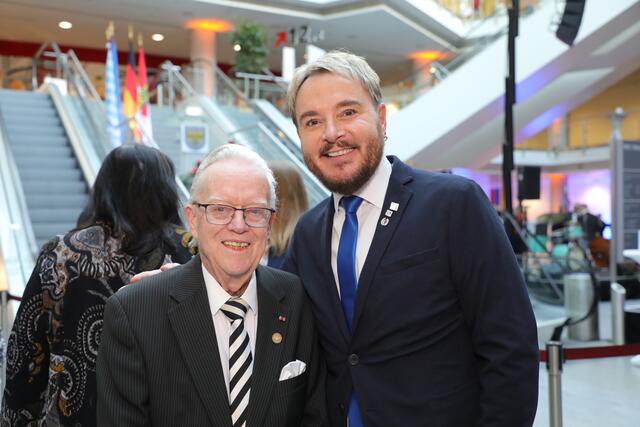 Hotelier Oskar Schlag (li., u.a. "Arvena Hotels") und Opernballcoiffeur Marcel Schneider.