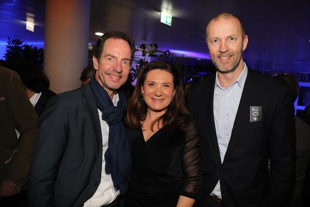 Von links: Prof. Lucius A. Hemmer, Intendant der Nürnberger Symphoniker, Schulreferentin Cornelia Trinkl und FCN-Manager Niels Rossow.