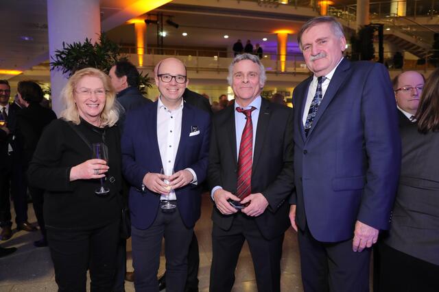 Von links: Dorothea Ziemer-Riener (Kassandra e.V.), Thorsten Brehm (SPD), Dr. Dag Encke, Direktor Tiergarten Nürnberg, Dr. Dieter Hölzl (Präsident Astronomische Gesellschaft Nürnberg).