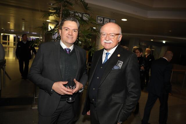 Unternehmer Gerd Schmelzer (rechts) im Plausch.