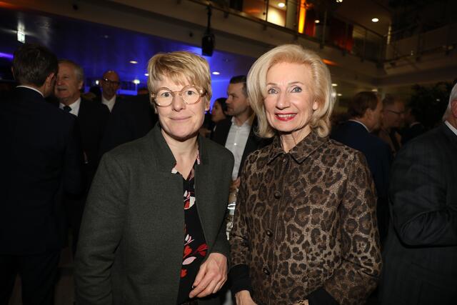 Wirtschaftsweise Prof. Dr. Veronika Grimm (li.) aus Nürnberg mit Kulturbürgermeisterin Prof. Dr. Julia Lehner.
