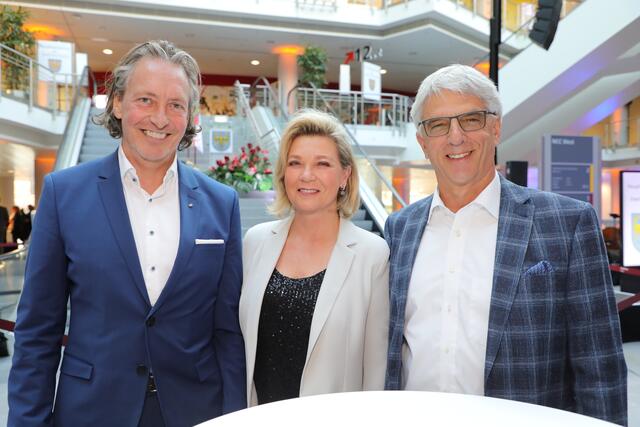 IHK-Vizepräsident Thomas Förster und  Dr. Armin Zitzmann (re.) mit Gattin Gabriele Degelmann.