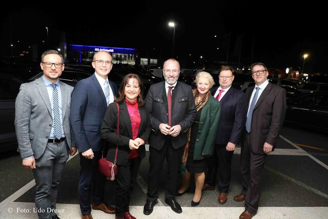 Ein warmer Empfang für Manfred Weber, MdEP und EVP-Partei und Fraktionsvorsitzender (Mitte) durch (v.r.) Thomas Winning, CSU-Kreisvorsitzender, Dietmar Helm, 3. Bürgermeister Fürth, Petra Guttenberger, MdL, Marlene Mortler, MdEP, Tobias Winkler, MdB und Mitglied im Europaausschuss, und Werner Stieglitz, BWK-Geschäftsführer.