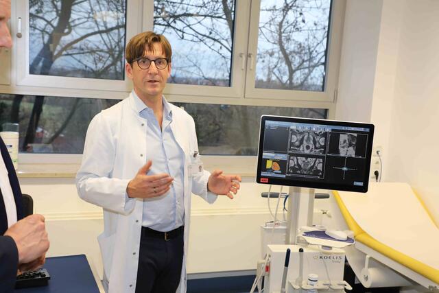 Chefarzt der Urologie Prof. Dr. Andreas Blana. | Foto: Udo Dreier